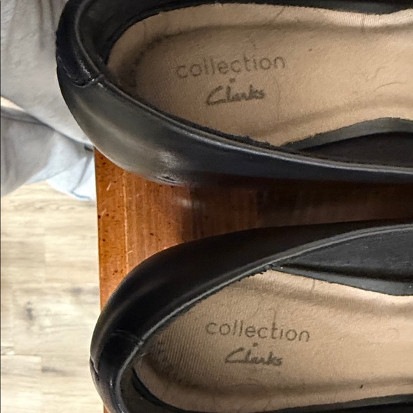 Clarks Women's Black Pointed Flats - Picture 2 of 5